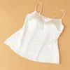 Camisola de satén de lujo ligero de tacto fresco para el verano con copas incorporadas para mujer, fina, de color liso, sin costuras, adecuada tanto para usar como prenda interior como exterior, con un hermoso diseño en la espalda