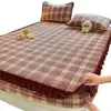 Colcha con diseño de encaje, acolchada y rellena, pieza única, cubierta de cama de invierno gruesa y con forro polar, protector de colchón, juego de tres piezas