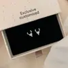 Conjunto de Brincos Super Brilhantes de Zircônia Leve de Luxo com Desenho Elegante de Floco de Neve e Rena, Brincos Requintados para Atacado