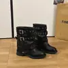 Botas de moto retrô com um design único, botas robustas estilo Western, nova coleção outono/inverno 2026, com salto grosso, sola antiderrapante e uma palmilha macia que faz seus pés parecerem menores