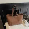 Bolso de Axila para Mujer 2025 Nuevo de Gama Alta Retro de Hombro Único Textura de Bolso de Axila Bolso Tote Grande de Capacidad para Viajes