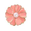 Broche de perla floral fresca con pétalos rosas, pasador versátil para trajes y abrigos de verano, accesorio de alta gama