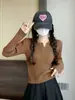 Tela de Terciopelo Ártico 2026 Modelo Nuevo Hombro Recto Cuello en V Top de Punto Gris Estilo Corto Otoño Invierno Camiseta Básica de Cintura Alta