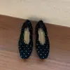 Zapatos de tacón únicos de lunares con lazo estilo hada francesa 2026 Nuevo estilo Estilo de noche Suela blanda Zapatos de ballet Mocasines plisados