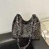 Estampado de leopardo moda simple retro bolsa para el trabajo ocio nueva bolsa de hombro portátil 2025 europea y americana bolsa tote de gran capacidad