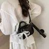 Bolso Sense de alta gama para mujer, primavera y verano, combinable, nuevo bolso bandolera de moda 2025, bolso de bolos Boston portátil e informal.