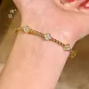 Pulseira Puzuo Gold Shop Estilo Igual Flor de Trevo de Quatro Folhas Bola Cravejada com Diamantes Ouro Brilhante 24K para Mulheres, Pulseira Exquisita e de Alto Padrão para Namorada