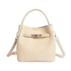 Bolsa transversal estilo coreano para mulheres, nova coleção 2026, design de alta qualidade, bolsa de ombro versátil, única e estilosa, com textura de padrão lichia, e design de bolsa saco