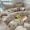 Juego de Ropa de Cama de Algodón con Dibujos Animados Lindo de Cuatro Piezas Estilo Ins para Chica Gatito Kt Funda Nórdica Sábana de Cama Algodón Puro Juego de Tres Piezas para Dormitorio