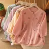 Nuevo top de estilo chino de lujo ligero para mujer, nueva llegada de verano, muy bordado, favorecedor de la figura, artístico y vintage, corte holgado, blusa de manga de tres cuartos