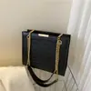 Bolsa Grande Casual Cor Sólida com Corrente, Nova Moda 2023, Ombro Único ou Transversal para Mulheres