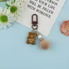 Novo Chaveiro de Urso Colorido de Resina com Pom-Pom Pequena Decoração Pingente Pequeno Pingente para Casal Decoração de Bolsa