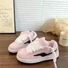 Zapatos de Patín Color Rosa Claro Estilo Coreano para Mujer Ins Tendencia 2026 Otoño Nuevos Estudiantes Versátiles Casuales Zapatos de Pan