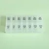 Caja de medicamentos de doble fila con 14 compartimentos se llevará contigo para almacenamiento de una semana para siete días con caja de doble fila de 14 compartimentos en inglés con correa de Braille