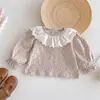 Conjunto otoñal de dos piezas para bebé con top elegante de cuello de encaje y conjunto de peto con tirantes florales retro para niñas pequeñas