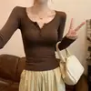 Camiseta de manga comprida primavera e outono estilo fino corte justo cor sólida camisa básica gola redonda estilo coreano vestuário feminino