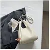 Bolsa Balde Minimalista Tendência deste Ano para Mulheres 2026 Novo Modelo com Toque de Luxo, Padrão Lichia, Bolsa de Ombro e Transversal de Luxo Leve
