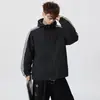 Chamarra cortavientos con capucha a rayas para hombre, transfronteriza 2026, moderna, cómoda, de corte holgado, elegante y versátil para primavera y otoño