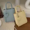 Bolsos de Diseño de Nicho para Mujer 2026 Nuevo Bolso Cruzado Versátil de Verano Bolso de Mano Súper Popular Bolso Cuadrado Pequeño para el Trabajo