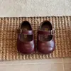 Zapatos de piel para bebé niña color vino tinto primavera nuevos 2026 zapatos sencillos para niña suela suave con falda zapatos de princesa 1--3 años