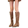 Botas de montar de tubo alto con tacón alto para mujer, nuevo estilo de nicho transpirable 2026, puntera afilada hueca, suela plana, para vacaciones de verano