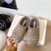 Chinelos com Faixa de Cabeça de Bolinhas Francesa para Mulheres, Uso Externo, Novidades Outono/Inverno 2026, Superfície de Pelúcia Quente, Solado Macio Mules Birkenstock