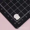 Miniaturas de animais em desenho animado, incluindo ursinhos de pelúcia e pandas, acessórios adesivos na cor creme, materiais para capa de celular e presilha de cabelo DIY, atacado
