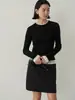 Simplifique seu guarda-roupa: Blusa de tricô feminina de outono com acabamento fino em cor contrastante, gola redonda e mangas compridas