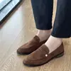 ¡Versión de piel de oveja! Mocasines 2026 estilo nuevo este año popular estilo explosivo retro gamuza punta redonda hebilla dorada pequeña tacón grueso zapatos de vestir