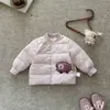 Chaqueta de plumón para niña, diseño de dibujos animados, colección otoño/invierno 2026, estilo nuevo para niñas pequeñas, relleno 90% plumón de pato blanco, prenda superior corta y cálida