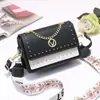 Bolso Pequeño Cuadrado con Cadena Vintage Bolso de Hombro Doble de Alta Gama Nuevo 2025 Moda Nicho Bolso Cruzado de Hombro con Letras para Mujer