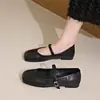 Sapatos Femininos Retrô Quadrados de Salto Baixo 2026 Novo Modelo, Adequados para Saias, Sapatos Suaves para Noite, Sapatos Mary Jane de Couro Planos e Macios