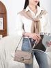 Bolsa tiracolo feminina de couro bovino de primeira camada, grande capacidade, sling, moda europeia e americana, bolsa de compras simples, capa prática, couro macio