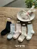 Wf878 Calcetines Nuevos de Primavera para Niños Bebé Color Sólido Rayas Verticales Algodón Peinado Calcetines Cortos Estilo Princesa Calcetines de Moda Venta al por Mayor