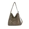 Bolsa transversal vintage versátil de grande capacidade, bolsa de tecido, bolsa de ombro feminina estilo casual, estampa de leopardo, estilo coreano, nicho para estudantes