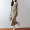Conjunto de Punto Simple 100% Lana para Mujer, Otoño e Invierno, Cálido, Holgado, Adelgazante, Suéter de Punto Trenzado con Cuello en V y Falda Conjunto de Dos Piezas