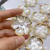 Flor de Cinco Pétalos de Perla de Imitación ABS Estampada en Oro con Bordes Dorados, Accesorios para Pasador de Pelo Base de Flor Tridimensional Hecho a Mano para DIY