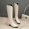 Botas versátiles de talla grande para mujer para ventas transfronterizas, botines estilo Martin de punta cuadrada y tacón cuadrado, botas de cuero ligeras de caña alta para mujer, otoño e invierno, con cremallera trasera y tacón medio