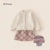 Roupa Feminina Bangxuan Estilo Inverno 2026 Cardigan Suéter Saia Meia Xadrez Conjunto de Duas Peças Infantil Conjunto Elegante para Meninas