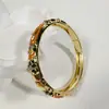 Yongge Jewelry Pulsera de Color Dopamina Estilo Étnico Versátil Borde Dorado Hueco Adorno de Mano