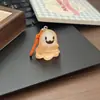 Llavero de fantasma colorido que brilla en la oscuridad para Halloween, linda decoración para mochila, accesorio favorito y regalo para estudiantes y niñas