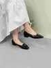 Novos Sapatos Femininos de Couro Verão 2024 Retro Pele de Ovelha Camélia Fivela de Metal Boca Rasa Salto Grosso Baixo Salto