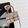 Moda de Primavera 2026 de Gama Alta Bolso de Hombro Cruzado Versátil con Textura de Cuadros Patchwork Estilo Kelly