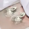 Amazon Explosiones Retro Exagerado Clip para Oreja Pendientes Colgantes Geométricos Ovalados de Abanico para Mujer Lote Transfronterizo Europeo y Americano