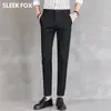Calça masculina moderna estilo coreano, confortável, anti-rugas, forrada com fleece para outono e inverno, espessa, quente, calça cropped, preta, estilosa e que afina a silhueta