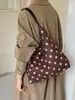 Bolso grande de ante estilo coreano con lunares para mujer, nuevo bolso de hombro tipo tote para principios de otoño 2026, bolso de viaje para madre e hija, bolso de uso diario