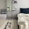 Tapete de Letra Manuscrita Estilo Ins, Tapete Absorvente Antiderrapante para Banheiro, Tapete ao Lado da Cama para Quarto, Simples Tapete de Pé Tuftado