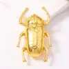 Broche de Escarabajo Resistente Color Dorado con Textura Metálica, Estilo Europeo y Americano de Lujo Ligero, Ultra-Exquisito y Versátil, Accesorio Femenino Estilo Pastoral