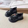 Mocasines de Moda Retro Británica para Niñas 2026 Otoño/Invierno Nuevo Estilo Zapatos Pequeños de Cuero para Niños Versátiles Estilo Academia Zapatos de una Sola Pieza