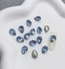 Arte de Unhas Cristal Azul Claro Diamante Grande Joia Azul Claro Coração Torto Diamante Fundo Pontiagudo Diamantes Coloridos Irregulares Empilhados Acessórios para Unhas